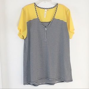 - NWOT- NY Collections zipper front Top L Ye…